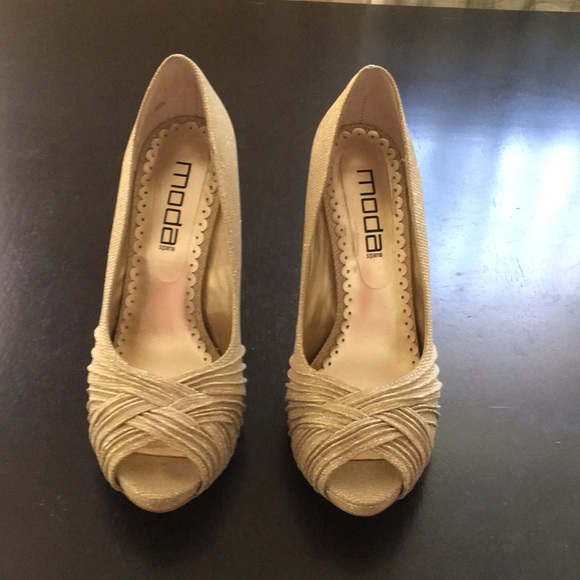 Gold platforms with box - Picture 2 of 3